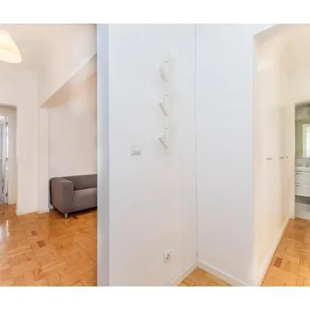 Houze Large 4 Bedroom Near Zoo Lisboa